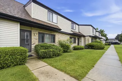 10156 W Kiehnau Ave, Milwaukee, WI 53224 - Photo 2