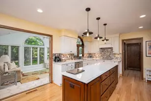 3 Maplewood Ct, Racine, WI 53402 - Photo 6