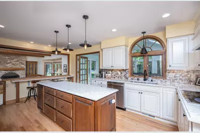 3  Maplewood Ct, Racine, WI 53402 - Photo 4
