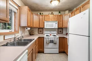 808 Cedar Dr, La Crescent, MN 55947 - Photo 10