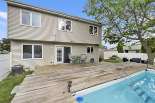 8215 S Wildwood Dr, Oak Creek, WI 53154 - Photo 6