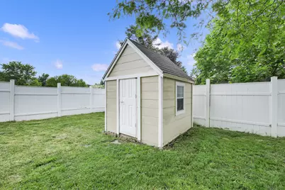 8215 S Wildwood Dr, Oak Creek, WI 53154 - Photo 10