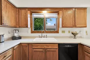 8215 S Wildwood Dr, Oak Creek, WI 53154 - Photo 20