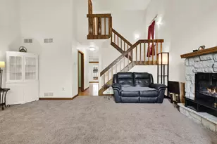 8215 S Wildwood Dr, Oak Creek, WI 53154 - Photo 14