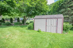 W273S2261 Drumlin Dr, Waukesha, WI 53188 - Photo 12