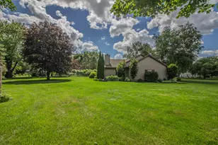 W273S2261 Drumlin Dr, Waukesha, WI 53188 - Photo 14