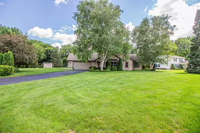 W273S2261  Drumlin Dr, Waukesha, WI 53188 - Photo 4