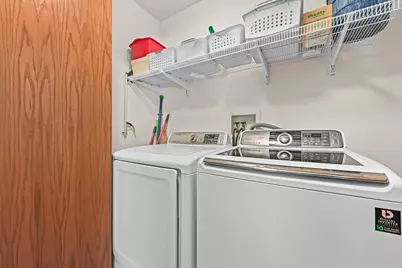 7950 S Cecily Dr, Oak Creek, WI 53154 - Photo 34