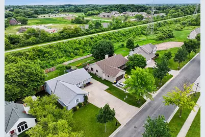7950 S Cecily Dr, Oak Creek, WI 53154 - Photo 2