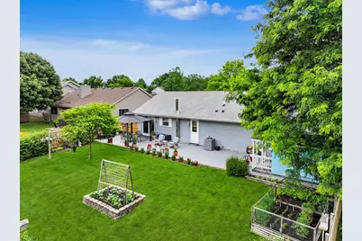 7950 S Cecily Dr, Oak Creek, WI 53154 - Photo 12