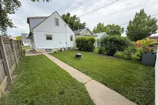 2210 S 56th St, West Allis, WI 53219 - Photo 10