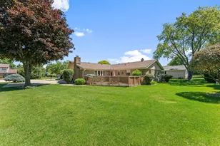 4821 W Clayton Crest Ave, Greenfield, WI 53220 - Photo 2