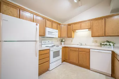 1046  River Place Blvd #8, Waukesha, WI 53189 - Photo 2