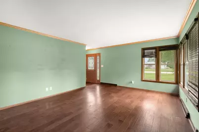 4883  Lois Ln, West Bend, WI 53095 - Photo 4