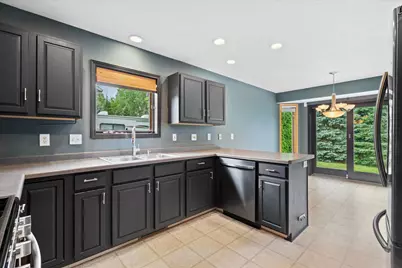 235 W Redding Cir, Belgium, WI 53004 - Photo 10