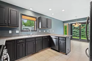 235 W Redding Cir, Belgium, WI 53004 - Photo 10