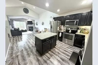 N17W26873 E Fieldhack Dr #G, Pewaukee, WI 53072 - Photo 4