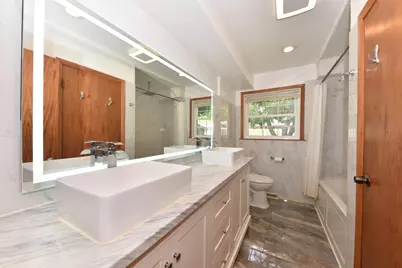 2127 N 122nd St, Wauwatosa, WI 53226 - Photo 18