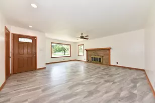 2127 N 122nd St, Wauwatosa, WI 53226 - Photo 4