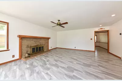 2127 N 122nd St, Wauwatosa, WI 53226 - Photo 8