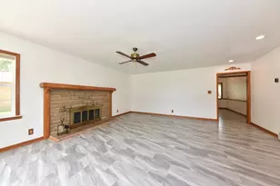 2127 N 122nd St, Wauwatosa, WI 53226 - Photo 8