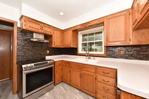 2127 N 122nd St, Wauwatosa, WI 53226 - Photo 14