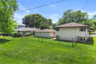 1826 Dewitt Ct, Waukesha, WI 53186 - Photo 32