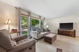 1826 Dewitt Ct, Waukesha, WI 53186 - Photo 4