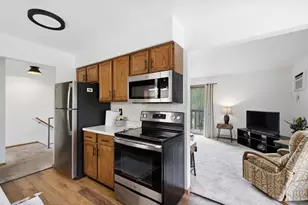 N91w7053 Evergreen Ct, Cedarburg, WI 53012 - Photo 8