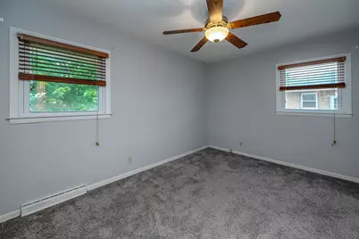 4423 S 61st St, Greenfield, WI 53220 - Photo 14