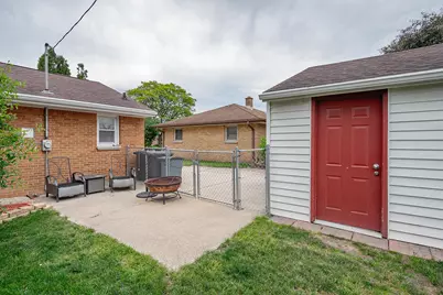 4423 S 61st St, Greenfield, WI 53220 - Photo 22