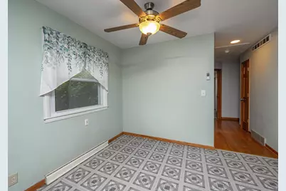 4423 S 61st St, Greenfield, WI 53220 - Photo 8