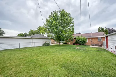 4423 S 61st St, Greenfield, WI 53220 - Photo 24