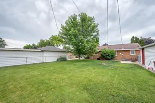 4423 S 61st St, Greenfield, WI 53220 - Photo 24