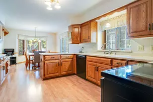 645 Willowick Ct, Brookfield, WI 53045 - Photo 4
