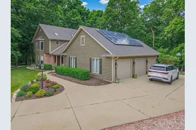 3532 S 121st Ct, Greenfield, WI 53228 - Photo 8