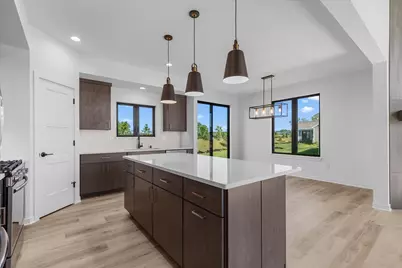 W251N2385  Valleyview Cir, Pewaukee, WI 53072 - Photo 6