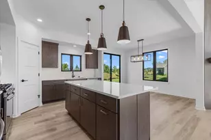 W251N2385 Valleyview Cir, Pewaukee, WI 53072 - Photo 6