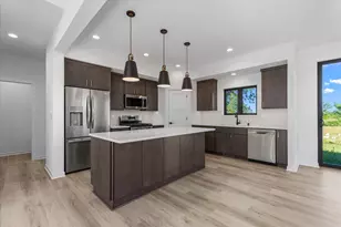 W251N2385 Valleyview Cir, Pewaukee, WI 53072 - Photo 2