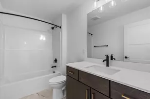 W251N2385 Valleyview Cir, Pewaukee, WI 53072 - Photo 24