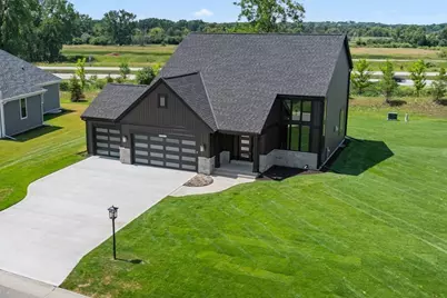 W251N2385  Valleyview Cir, Pewaukee, WI 53072 - Photo 32