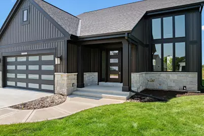 W251N2385  Valleyview Cir, Pewaukee, WI 53072 - Photo 2