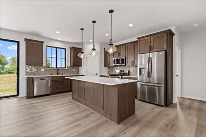W251N2437  Valleyview Cir, Pewaukee, WI 53072 - Photo 2