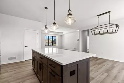W251N2437  Valleyview Cir, Pewaukee, WI 53072 - Photo 4