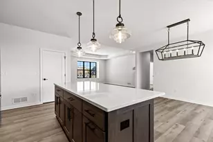 W251N2437 Valleyview Cir, Pewaukee, WI 53072 - Photo 4