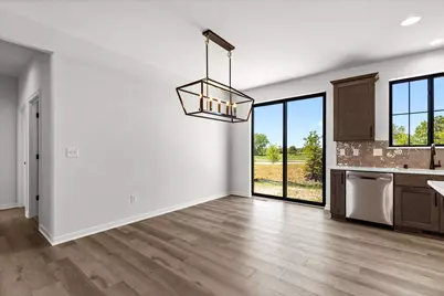 W251N2437  Valleyview Cir, Pewaukee, WI 53072 - Photo 6