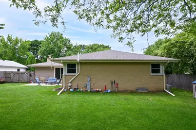 300 E Parkway Estates Dr, Oak Creek, WI 53154 - Photo 42
