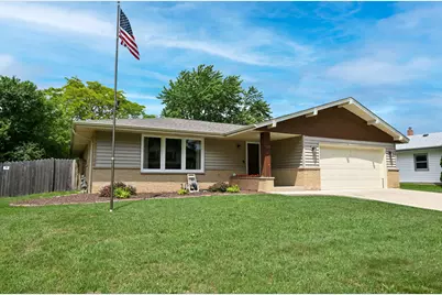 300 E Parkway Estates Dr, Oak Creek, WI 53154 - Photo 2