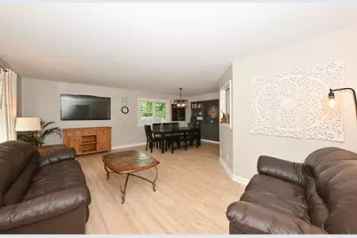 300 E Parkway Estates Dr, Oak Creek, WI 53154 - Photo 4