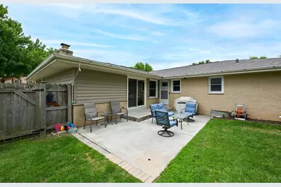 300 E Parkway Estates Dr, Oak Creek, WI 53154 - Photo 38